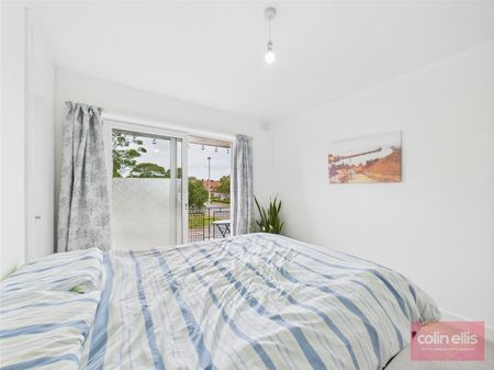 North Leas Avenue, Scarborough - Photo 3