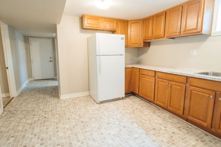 17 Page St, St. Catharines - 1 Bedroom Lower Unit - Photo 2