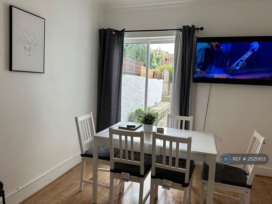 4 bedroom terraced house to rent - Photo 1