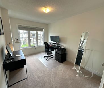 For Lease - 74 Phoenix Boulevard, Barrie, Ontario - Photo 2