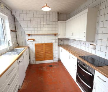 3 bedroom end of terrace house to rent - Photo 4