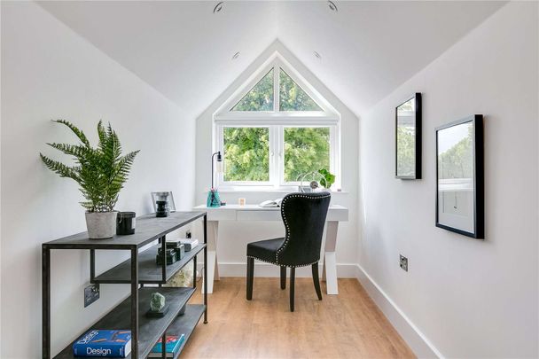 A unique and spacious one-bedroom flat forming part of this newly constructed exclusive development, located superbly for the extensive amenities of Ealing including West Ealing station. - Photo 1