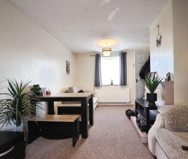 Penhill Drive, Swindon, Swindon, SN2 - Photo 2