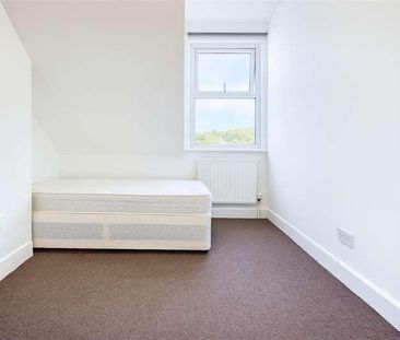 Flat D, Wickham Lane, London, SE2 - Photo 2