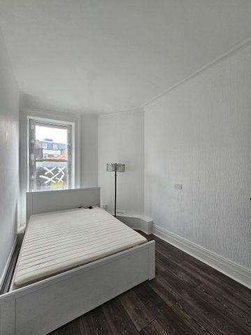 4 bedroom flat to rent - Photo 3