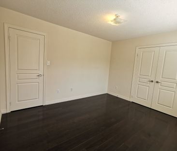 For Lease - 1140 Stuffles Crescent, Newmarket, Ontario - Photo 2