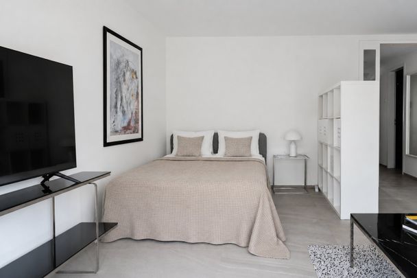 Grosszügiges, möbliertes Studio mit zwei Balkonen in Zürich Wiedikon - Foto 1