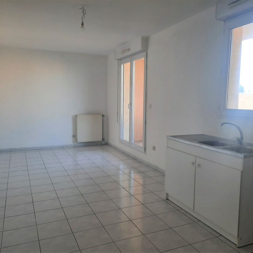Location Appartement 2 pièces 38m² MARSEILLE 3ème - Photo 1