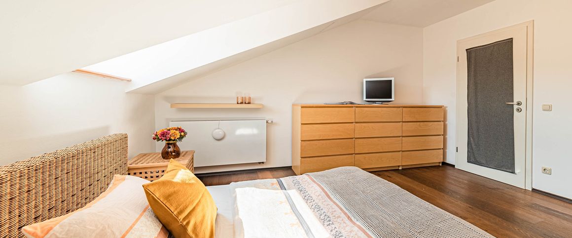 City-Residence: Hochwertig möblierte Wohnung mit Balkon nahe Holzhausenpark - Photo 1