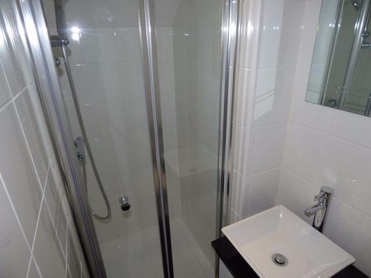 6 bedroom semi-detached house to rent - Photo 1