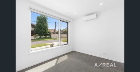 Near New 3 Bedroom Townhouse in Heidelberg Heights - Photo 4