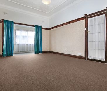 QUAINT & CONVENIENT LIVING - Photo 1