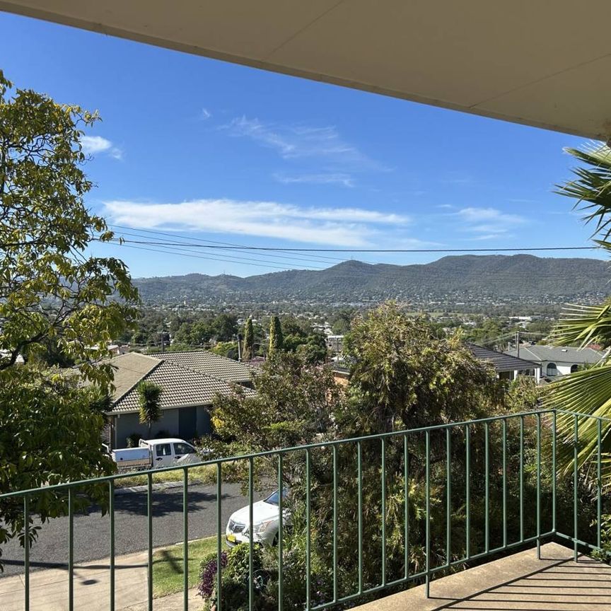 THREE BEDROOM HOME WITH BREATHTAKING VIEWS - Photo 1