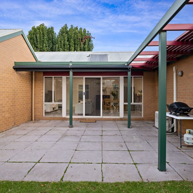 Great Family Home In East Albury - Photo 1