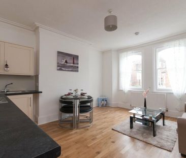 2 bedroom flat to rent - Photo 1