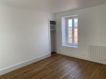 Location Appartement 4 pièces 101m² VILLEFRANCHE SUR SAONE 69400 - Photo 3
