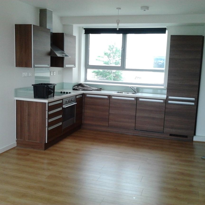 1 Bed Flat, Point Red, LU2 - Photo 1