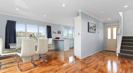 4 bedroom, 2 lounges - Perfect for your family - Photo 2