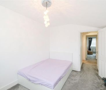3 bedroom end of terrace house to rent - Photo 4