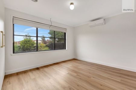 35 Rosedale Crescent, Dallas VIC 3047 - House For Rent | Domain - Photo 3