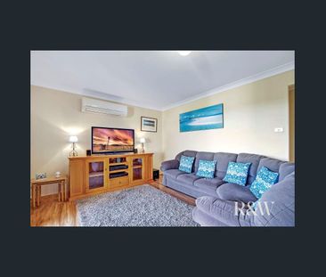 Large family home with attached flat with the best views in Erskine Park - Photo 2