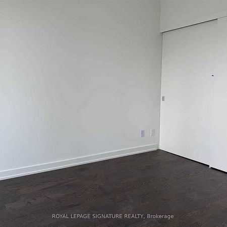 Yonge/Richmond E-Bright Beautiful 1Bdrm+Den 1Bathroom 1Locker - Photo 3