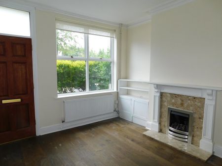 2 bedroom mid terrace to let - Photo 5