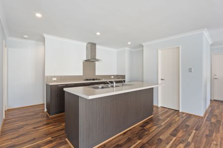 Three Bedroom Family Home - Photo 3