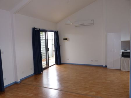 UNIQUE SELF-CONTAINED STUDIO IN EAST LISMORE - Photo 2
