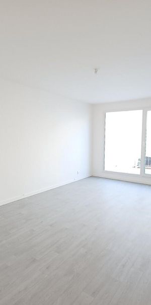 location Appartement T2 DE 40.9m² À CARRIERES SOUS POISSY - Photo 1