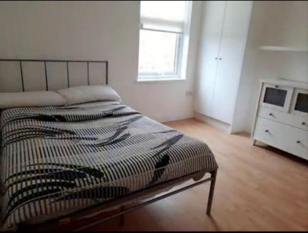 Room in a Shared Flat, Santley Street, SW4 - Photo 3