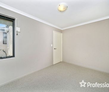Elevated Front Villa on a Quiet Street! - Photo 3