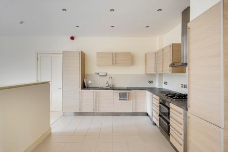 3 bedroom apartment to rent - Photo 2