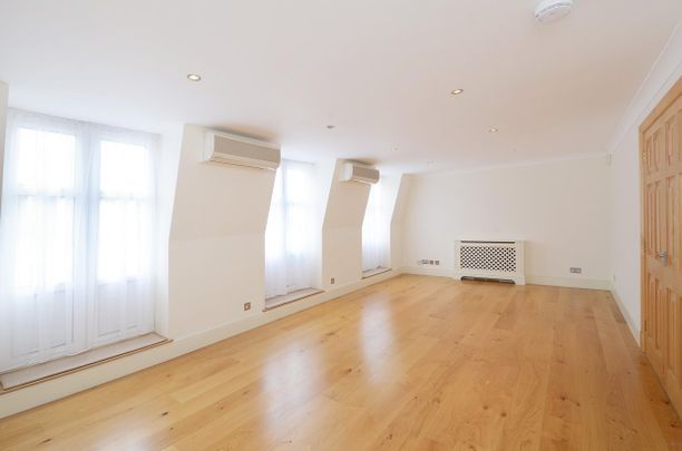 4 bedroom mews to rent - Photo 1
