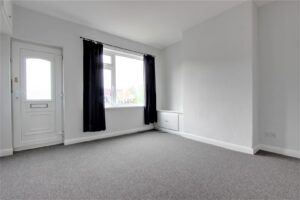 2 BEDROOM House - Terraced - Photo 2