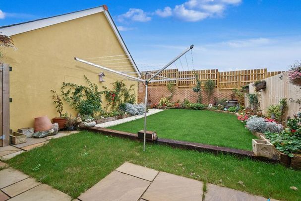 3 bedroom semi-detached house to rent - Photo 1