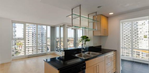 Beautiful 1 bedroom + large den + flex with view Yaletown - Photo 2