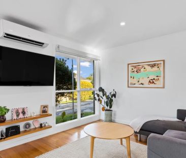 Stylish & Modern 2-Bedroom Unit in Prime Mentone Location - Photo 2