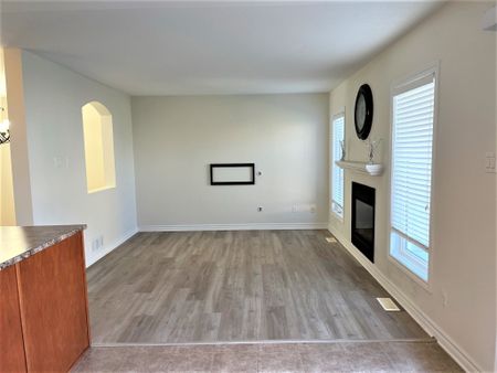 For Lease - 105 TACOM Circle, Barrhaven, Ontario - Photo 2