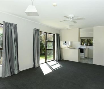 Modern unit close to town and hospital! - Photo 4