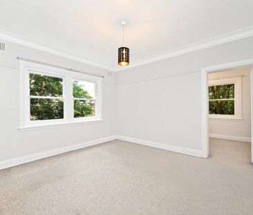 Recently Refurbished Apartment - Photo 3