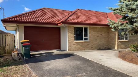 3 Bedroom Brick and Tile! - Photo 2