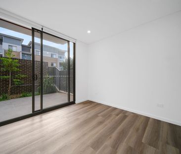 1 Year New Rare Court yard Apartment-Timber floor and fully aircond... - Photo 3