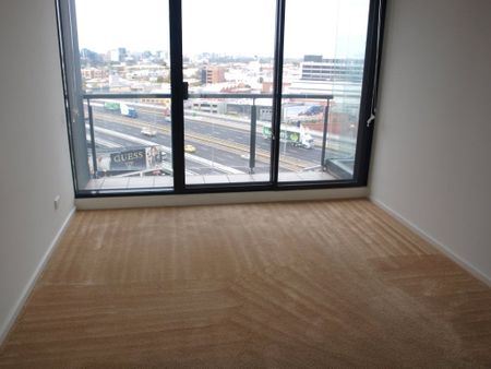 126/99 Whiteman Street - Photo 4