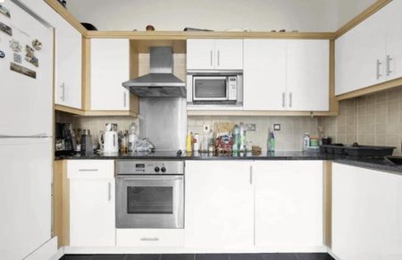 3 bedroom flat to rent - Photo 3