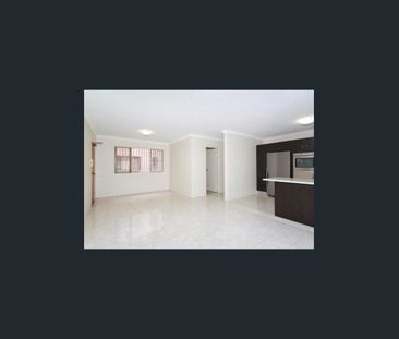 Large, neat & tidy unit fully tiled, with lock-up garage. - Photo 6