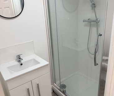 1 bedroom in a house share to rent - Photo 6