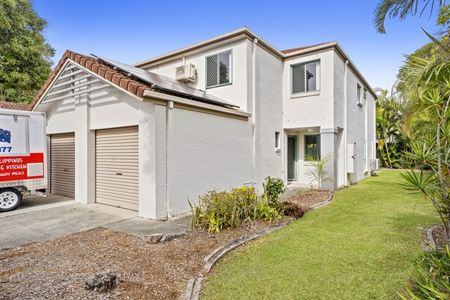 Spacious 3-bedroom townhouse in Ashmore - Photo 2