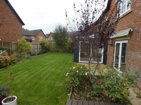 4 bedroom detached house to rent - Photo 3