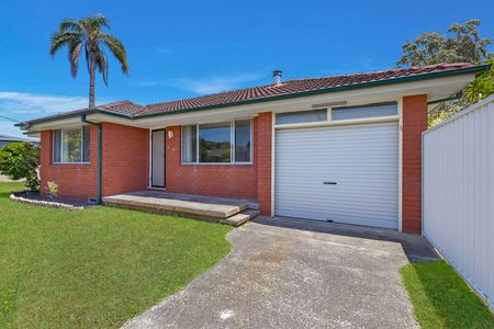 1 Rhodin Drive, Long Jetty NSW 2261 - House For Rent | Domain - Photo 4